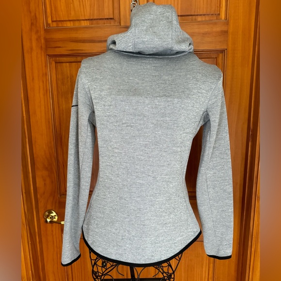 Nike Dri-Fit Hooded Sweatshirt w/Pockets and Thumb Holes, Light Gray, Small - Picture 10 of 16